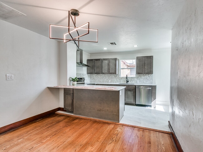 Building Photo - 2212 N Kelham Ave