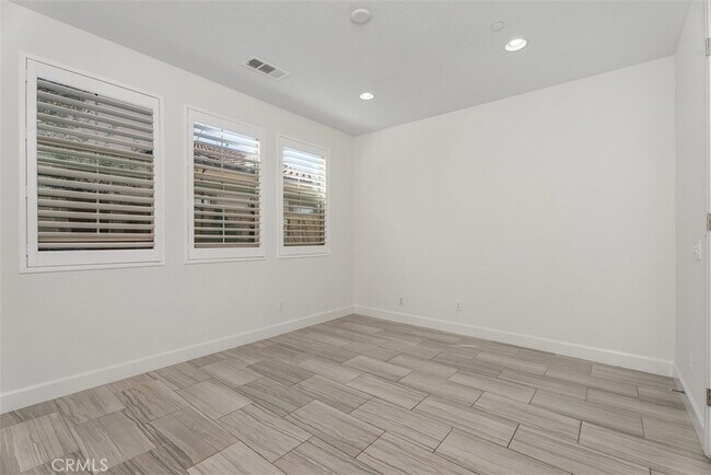 Building Photo - 154 Pavilion Park