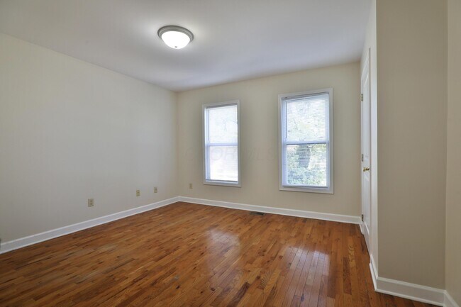 Building Photo - 127 E Hudson St
