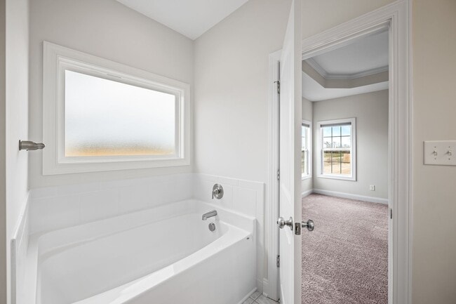 Building Photo - 505 E Black Water Ln