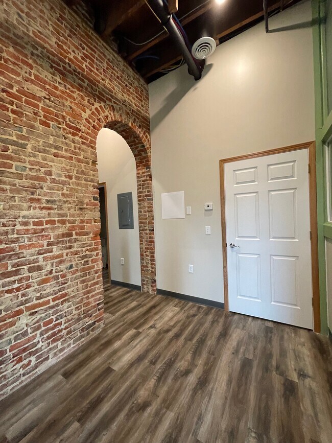 Building Photo - 230 Central Ave N