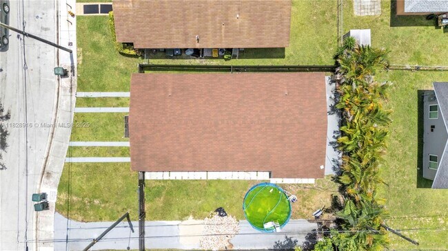Building Photo - 6053 SW 63rd Terrace