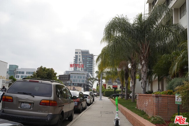 Building Photo - 6224 1/2 De Longpre Ave