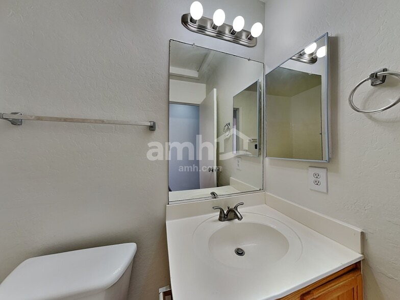 Building Photo - 12829 W Cherry Hills Dr