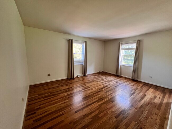 Building Photo - 680 Overland St