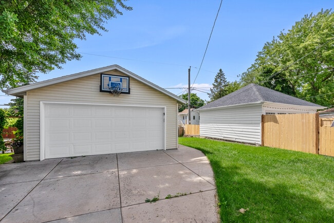 Building Photo - 1511 N 52nd St