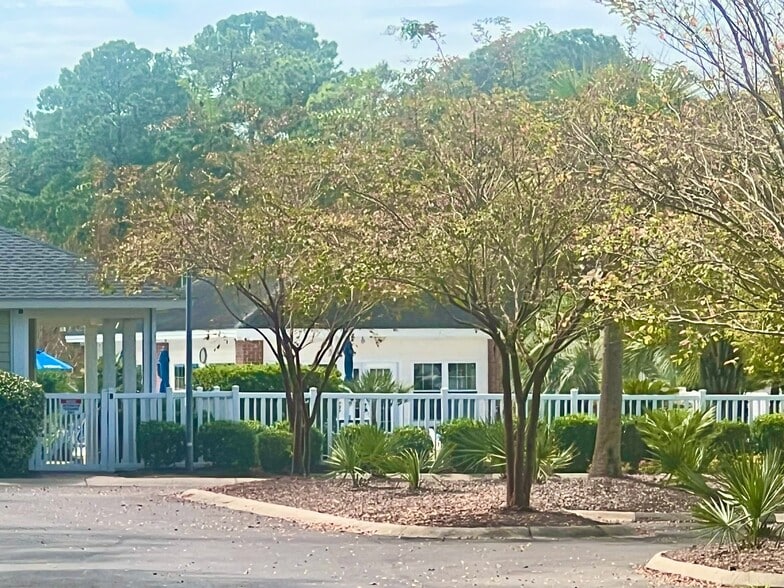 Building Photo - 1350 McMaster Dr