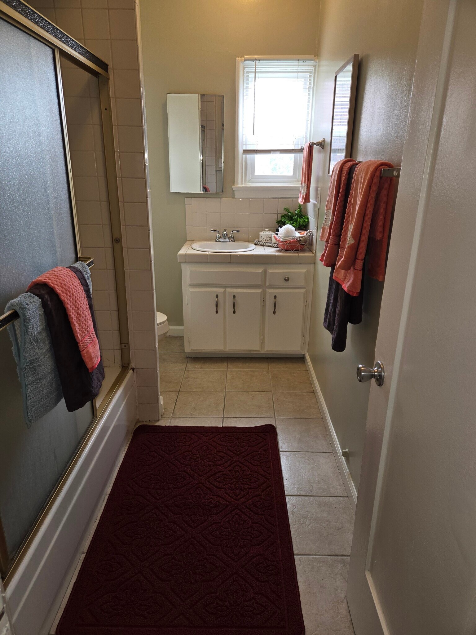 Bathroom - 5222 W Olympic Blvd