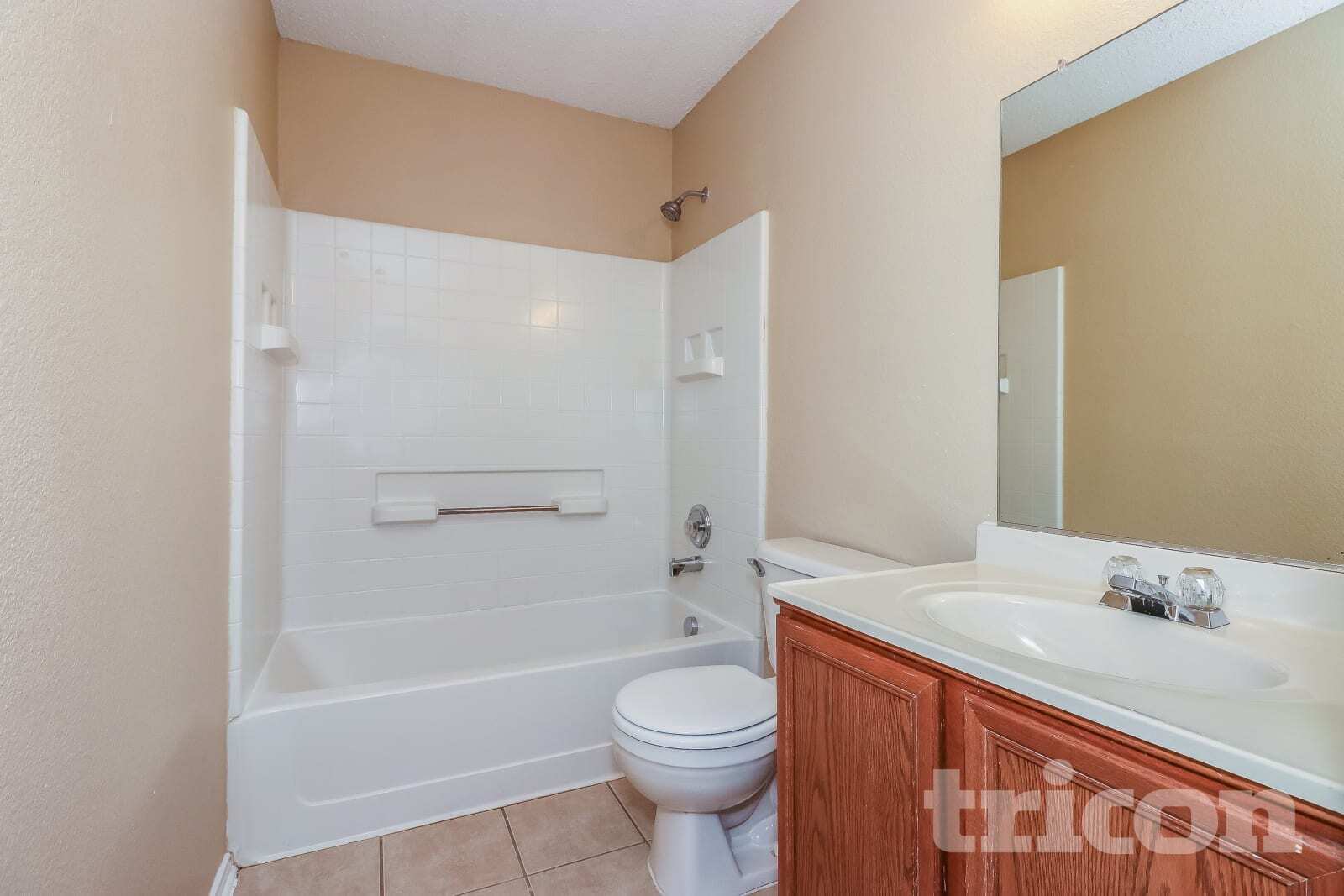 Building Photo - 4865 Waterford Dr