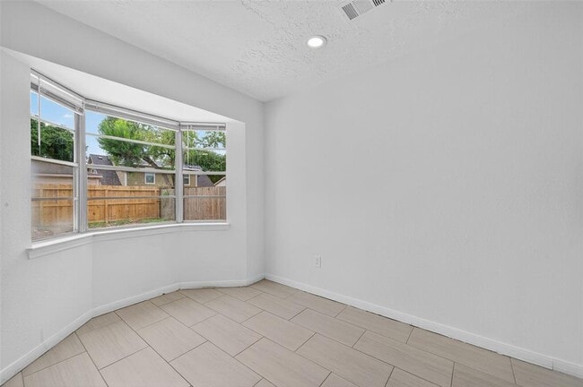 Building Photo - 7635 Dawnridge Dr