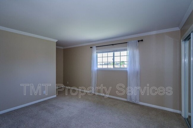 Building Photo - 485 Meadowbrook Dr