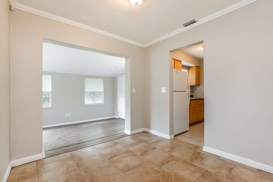 Building Photo - 1094 Whitewood Dr