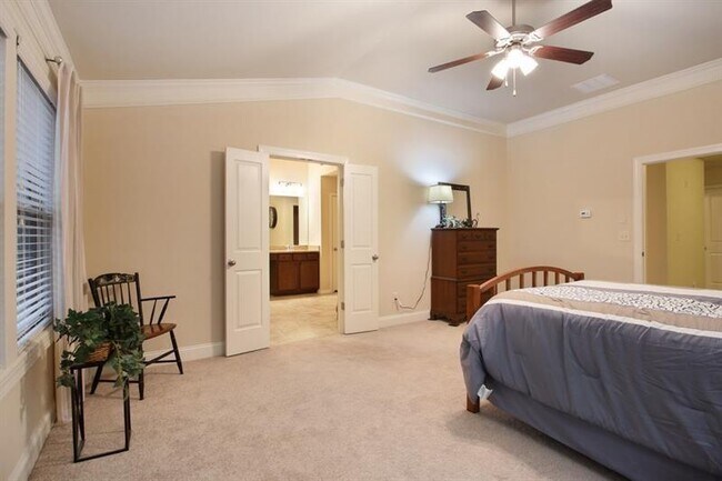 Building Photo - 3080 Cross Creek Dr