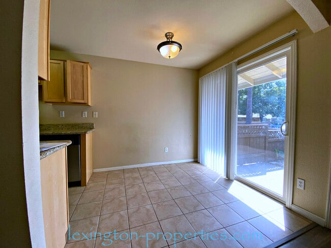 Building Photo - Gorgeous, 2BD/1BA, Condo in the Villaggio Community off Madison Ave. and Auburn Blvd.!