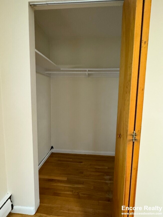 Building Photo - 110 Babcock St