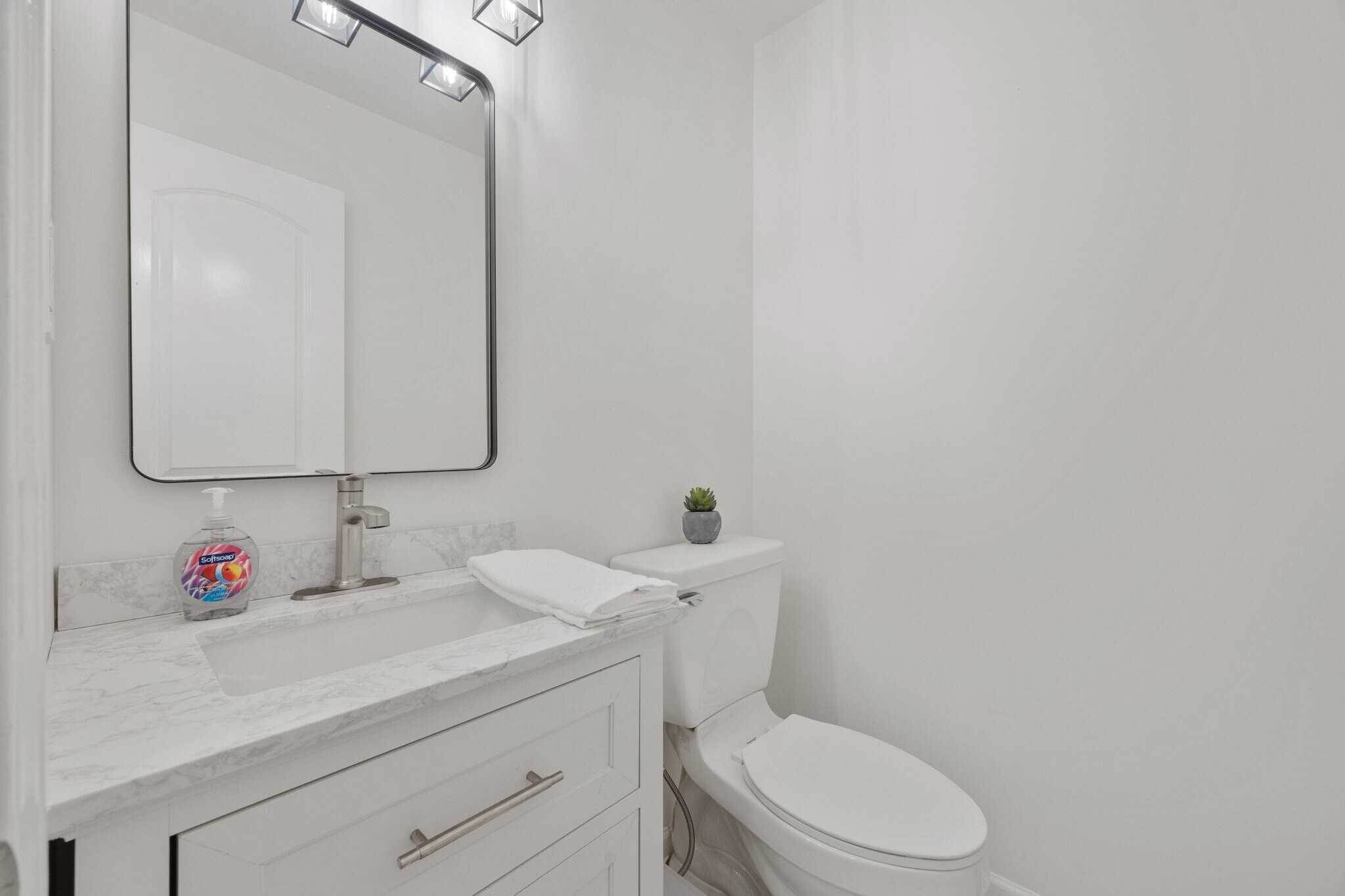 Building Photo - 82 Vanessa Dr