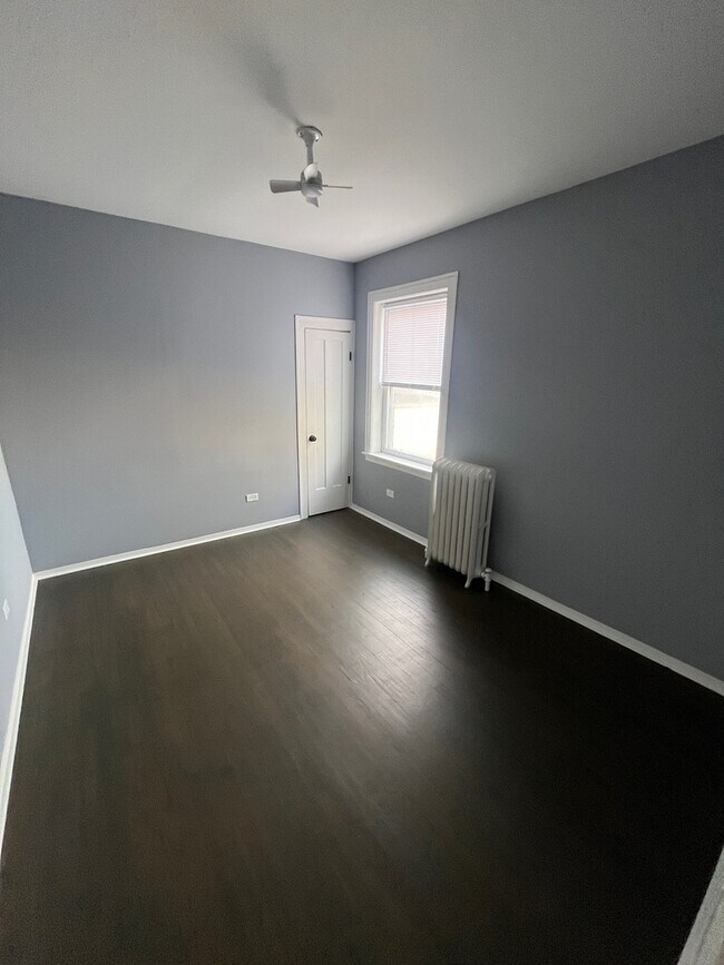 Building Photo - 5115 S California Ave