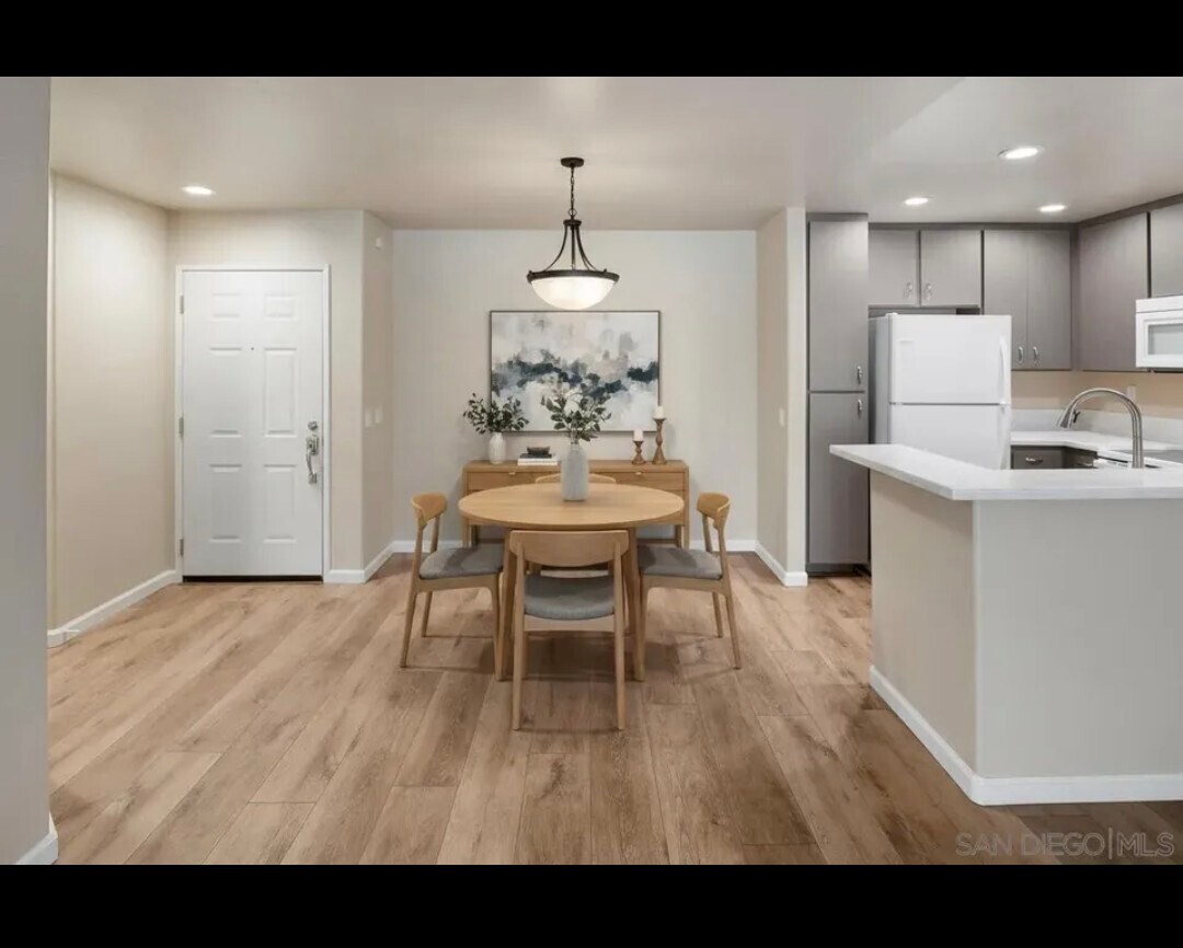 Building Photo - 580 Camino De La Reina