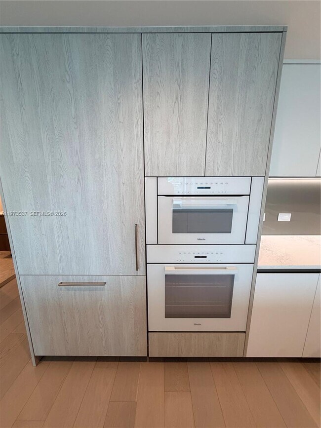 Building Photo - 9201 E Bay Harbor Dr