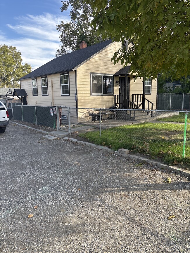 Building Photo - 205 S Washington St