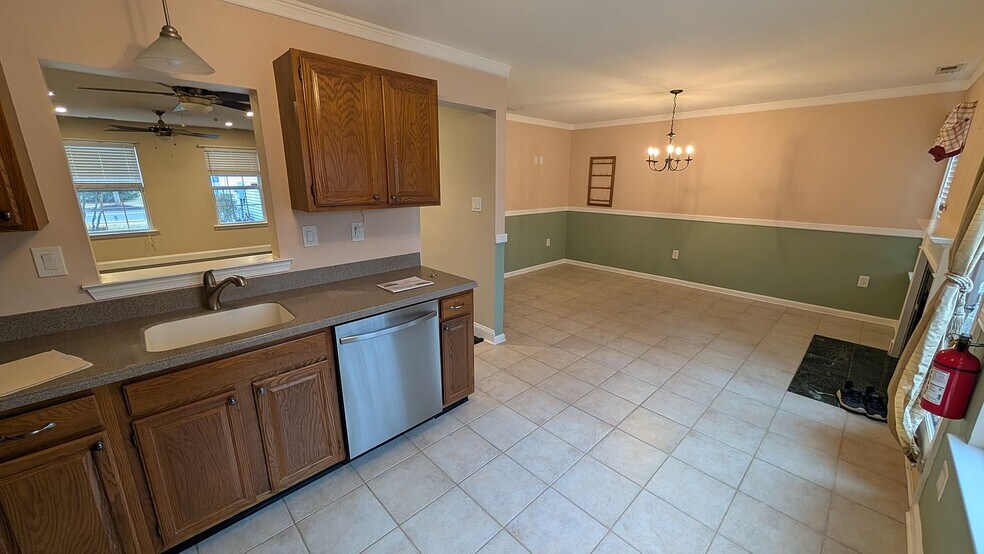 Building Photo - 228 Birch Hollow Dr
