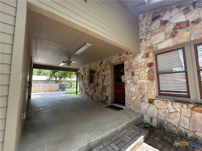 Building Photo - 237 E Garza St