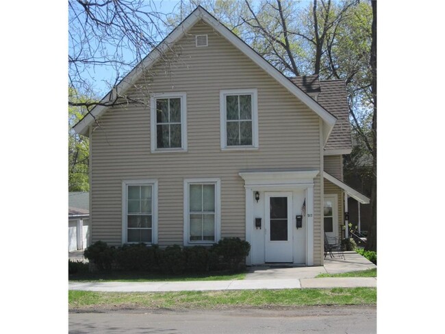 Building Photo - 517 2nd St S