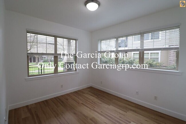 Building Photo - 765 NE Adwick Dr