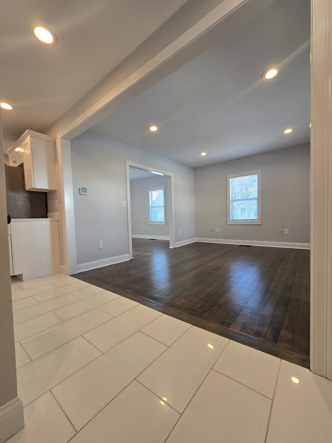 Building Photo - 35 Phillips Ave