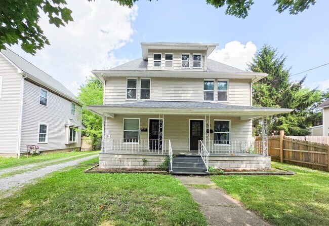Building Photo - 905 Berwin St