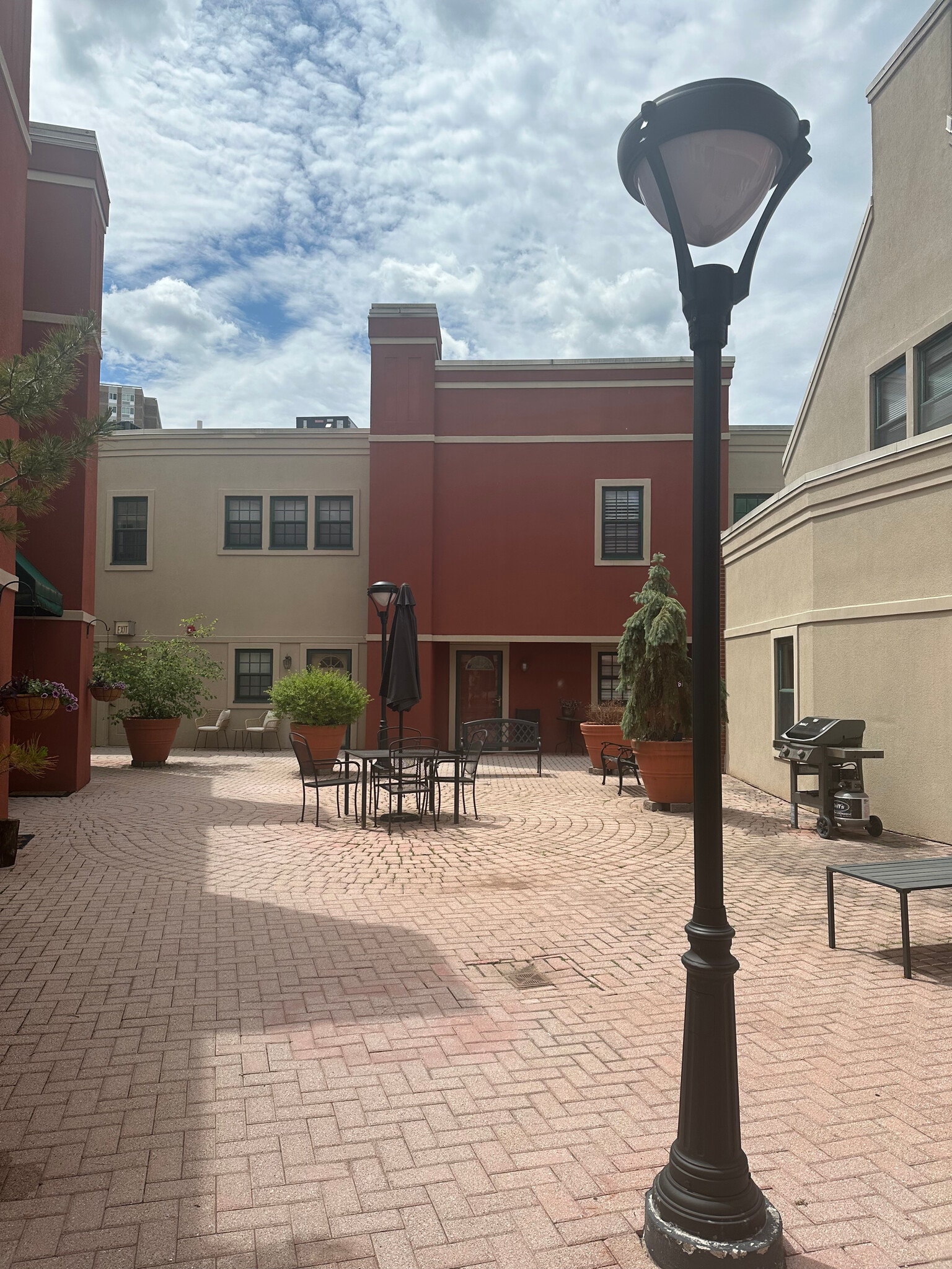 Building Photo - 133 Walton St