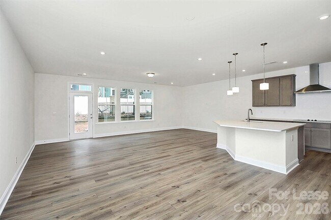 Building Photo - 6029 Mariemont Cir