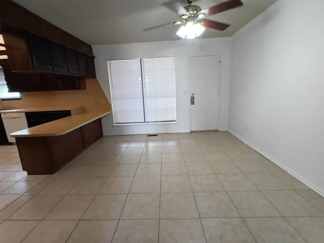 Building Photo - 9024 Brookwood Dr