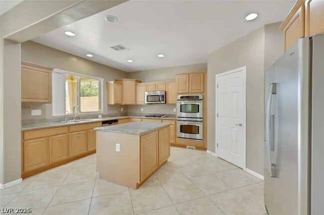 Building Photo - 2501 Bechamel Pl