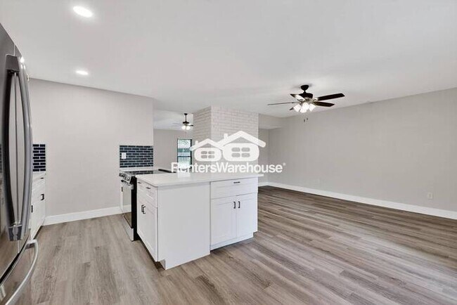 Building Photo - Completely Refreshed and ready for Move IN