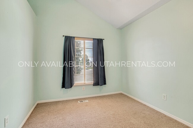Building Photo - 1152 N 120 W
