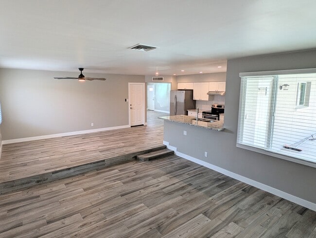 Building Photo - 1604 E El Parque Dr