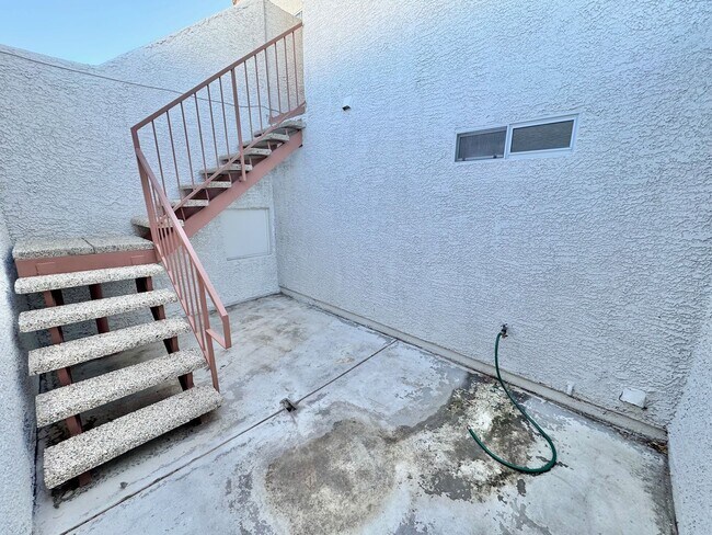 Building Photo - BRIGHT 2-BED CONDO LOCATED CENTRAL LAS VEGAS CONDO