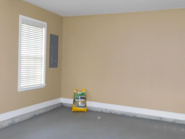 Building Photo - 4 bedroom in Crestwood-convenient location