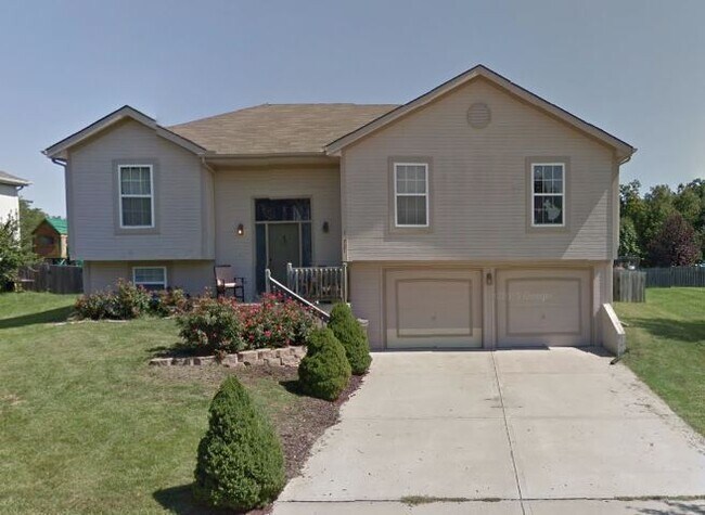 Primary Photo - AVAILABLE NOW! Beautiful LARGE 4 BD 3 BTH ...