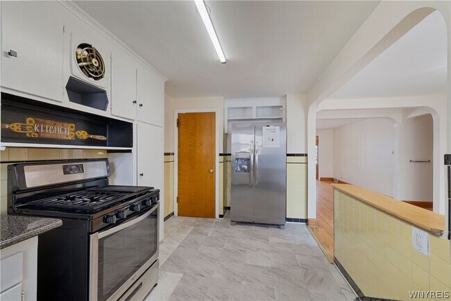 Building Photo - 94 Tudor Rd