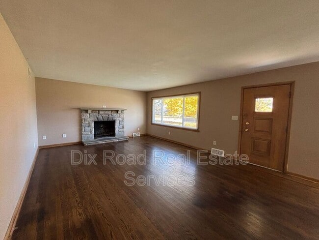 Building Photo - 110 N Heinkel Rd