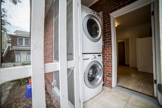 Building Photo - 1028 SW 4th Ave