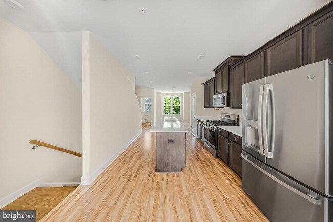 Building Photo - 3525 Carnaby St