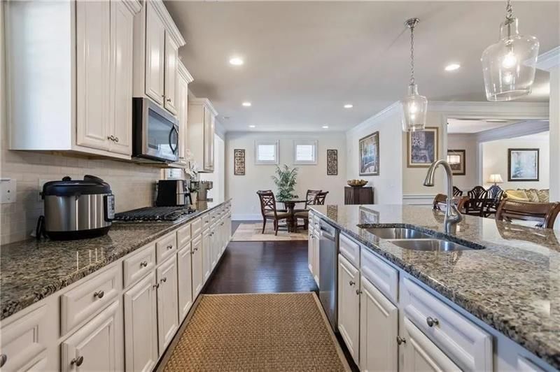 Building Photo - 1440 Dahlia Dr