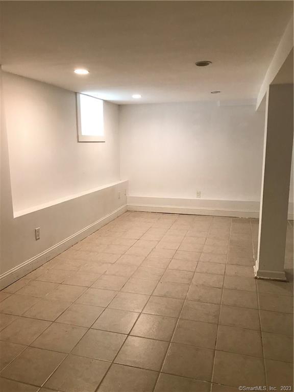 Building Photo - 42 Weed Hill Ave