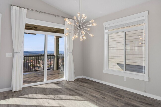 Building Photo - Luxury Four Bedroom with Breathtaking Views