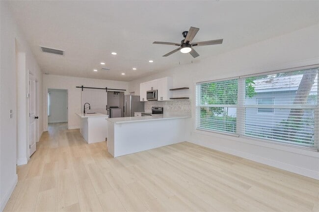 Building Photo - 829 18th St S