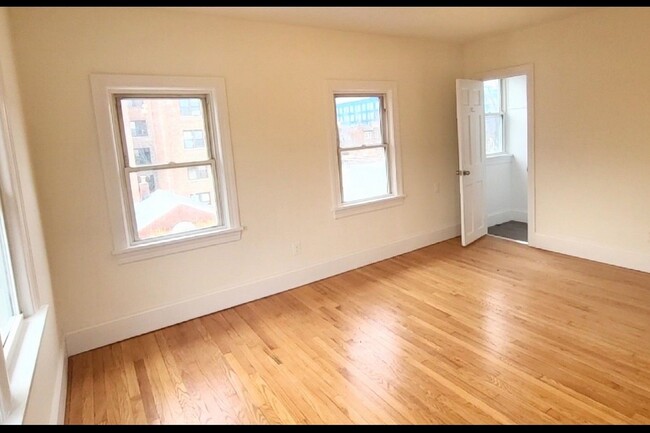 Building Photo - 35 Pangborn Pl