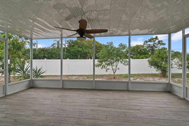 Building Photo - Perfect West Bradenton Location - 2 bedroom / 2 bathroom Home